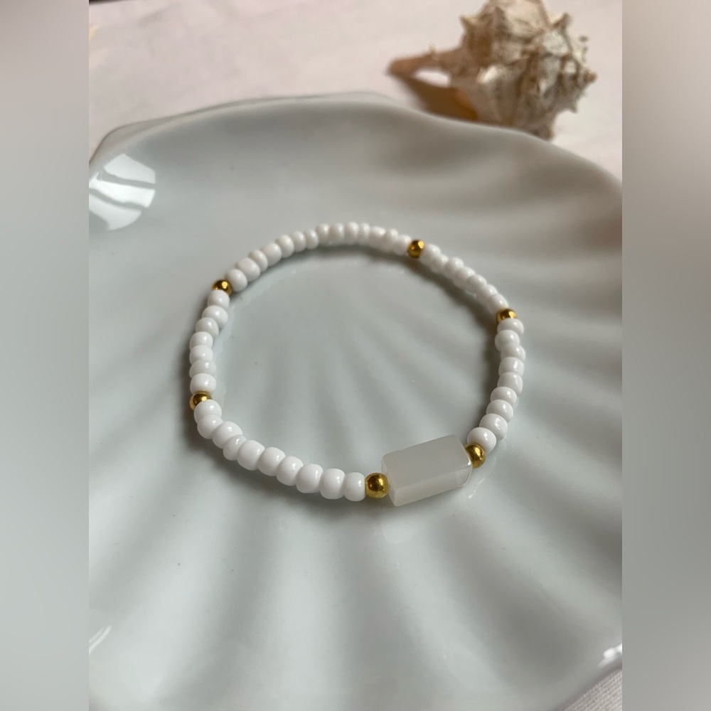 Minimalist white handmade beaded bracelet 🐚🤍✨